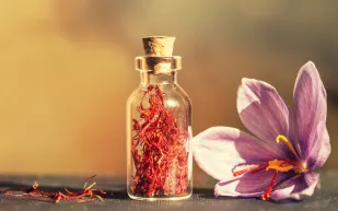 كيف يساعد الزعفران على تحسين المزاج والقدرة الجنسية؟ دراسة تكشف