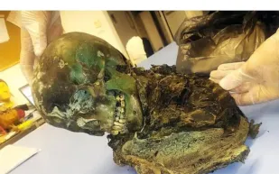 لغز قرون يُحل أخيراً.. سر المومياء الخضراء في تابوت نحاسي عمره 400 سنة