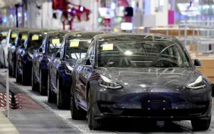 إيلون ماسك يرفع سقف الطموح: القيادة الذاتية الكاملة تصل الصين قريبًا