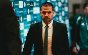 الأهلي يضع حدًا للشائعات حول مستقبل إيفان توني