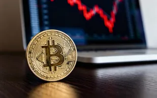 بيتكوين تهبط دون 95 ألفًا.. هل بدأ "الشتاء الرقمي"؟