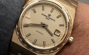 ساعة ليبرون جيمس تخطف الأضواء في مباراة القمة.. هذا ما يميزها!