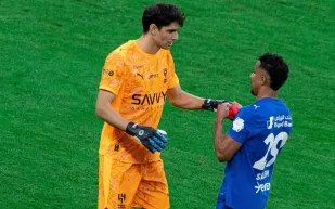 ياسين بونو: الهلال والجمهور سر تتويجي بجائزة أفضل حارس أفريقي (فيديو) 