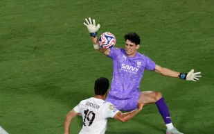 ياسين بونو في الصدارة: من سيحصد لقب أفضل حارس إفريقي 2025؟