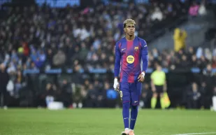 مفاجأة أمام الكاميرات: لامين يامال ينتقد أسلوب فليك الدفاعي في مواجهة سيلتا فيغو