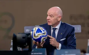 للمرة الأولى فيفا يطلق جائزة السلام.. هل ستغير وجه كرة القدم عالميًا؟