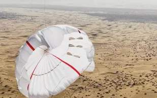 الصين تطلق أكبر طائرة ورقية لتوليد الكهرباء (فيديو)