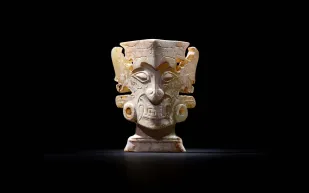 قطعة أثرية تشعل مزاد هونغ كونغ.. سرّ قناع اليشم الذي أسر القلوب