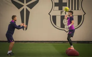 إصابات الركبة تضرب برشلونة وتتسبب بغيابات مؤثرة.. ما القصة؟ 