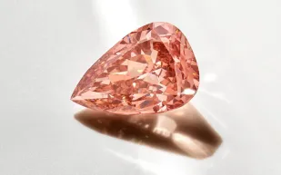 سوذبيز تحتفي برفاهية لا مثيل لها في أبوظبي بمزادات الماس والساعات والسيارات