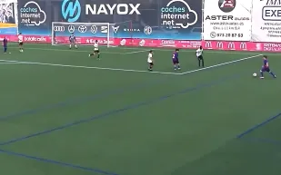 مرض ميسي يهدد موهبة برشلونة الجديد