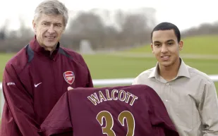 168 مرة خارج الملعب.. ثيو والكوت يحقق رقمًا فريدًا في تاريخ أرسنال والدوري الإنجليزي