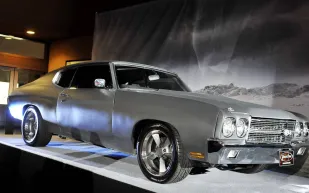 عرض سيارات هوليوودية للبيع في مزاد بفرنسا.. تعرّف عليها