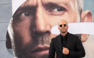 ساعتي جيسون ستاثام وتيرينس كروفورد تخطفان الأنظار في لقاء غير تقليدي (فيديو)