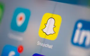 سناب شات تبدأ رسميًا إجراءات التحقق من عمر المراهقين في هذه الدولة