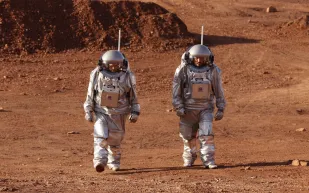  إشارات غامضة في أعماق المريخ.. هل يخفي ماءً سائلًا؟