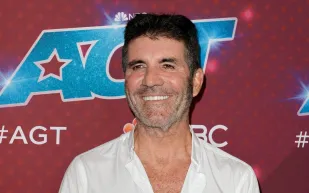 المنتج التلفزيوني الشهير سايمون كاول يكشف خضوعه لـ«تنقية دم» من أجل محاربة الشيخوخة