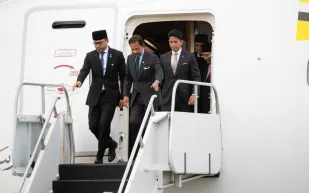 سلطان بروناي ينفق 120 مليون دولار لتحويل طائرة بوينج 747-400 إلى تحفة ذهبية فاخرة