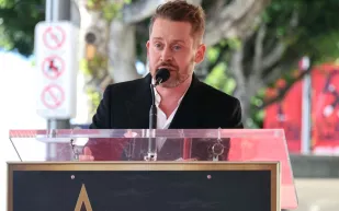 ماكولي كولكين: أطفالي لا يعرفون أنني كنت "كيفن" في Home Alone!﻿ (فيديو)