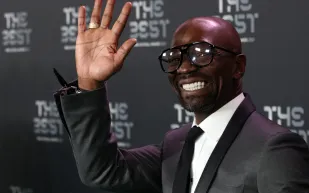 من صرامة التكتيك إلى سحر الجمال.. ماكيليلي يخوض تجربة جديدة