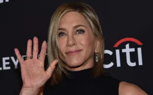 بكلمة واحدة وصورة.. جينيفر أنيستون تكشف عن حبها الجديد للعالم!