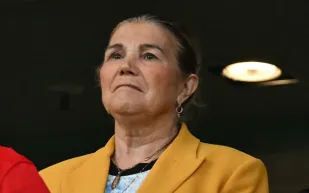 كادت تنقسم إلى نصفين.. والدة رونالدو تروي لحظات الرعب التي عاشتها في حادث طائرة (فيديو)