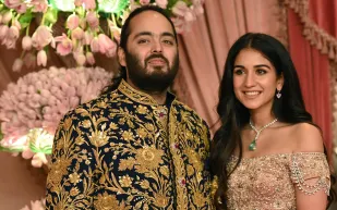 أنانت أمباني يخطف الأنظار بساعة نادرة قيمتها 18 مليون دولار