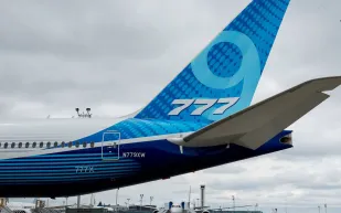 بوينغ 777X تبهر دبي بعرض أسطوري وإقلاع شبه عمودي (فيديو)