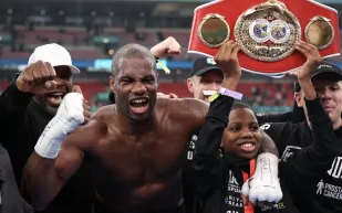 أنتوني جوشوا يقترب من نزال مثير ضد جيك بول مقابل 140 مليون جنيه إسترليني