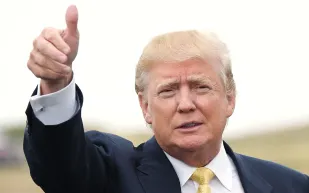 ترامب يفعلها مجددًا.. ضربة واحدة تربك نجومًا فوق العادة (فيديو)