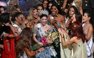 فضيحة تهز مسابقة ملكة جمال الكون.. ما وراء الكواليس؟