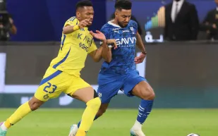 النصر يوجه ضربة قوية للهلال في أزمة "المواليد"