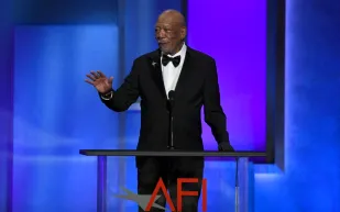 مورغان فريمان: لا للتقاعد وصوتي ملكي وأنا ضد تقليد الذكاء الاصطناعي