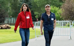 السر في أمازون.. لماذا لم تقل ثروة ماكنزي سكوت؟