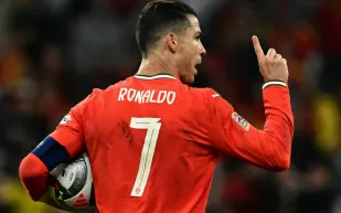 كريستيانو رونالدو يفاجئ الجماهير باعتراف عن نادٍ إنجليزي كاد يغيّر مسيرته (فيديو)