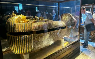 ساعات قليلة على عرض كنوز توت عنخ آمون كاملة في مصر