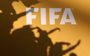 فيفا يصدر قرارًا بإيقاف قيد 8 أندية سعودية