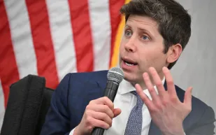 كيف يرى سام ألتمان العلاقة بين الأخطاء الصغيرة والانتصارات الكبرى؟