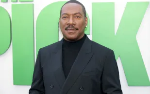 إيدي ميرفي يكشف عن 3 أفلام تمنى لو كان جزءًا منها (فيديو)