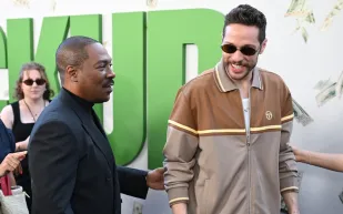 بيت ديفيدسون يكشف تفاصيل صداقته مع إيدي مورفي بعد تجربة The Pickup (فيديو)