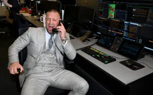 كونور مكجريجور يقتني ساعة "أشوكا" الفريدة من جاكوب آند كو بسعر 7 ملايين دولار (فيديو)