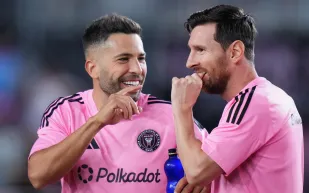  جوردي ألبا يرد على المقارنات بين ميسي ولامين يامال.. ماذا قال؟ (فيديو)