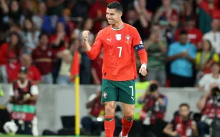 هل اقترب كريستيانو رونالدو من لقب "أغنى لاعب في التاريخ"؟ (فيديو)