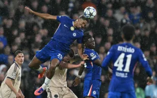 مدافع نادي تشيلسي يتلقى حظر قيادة بعد المخالفة التاسعة بسيارته اللامبورغيني