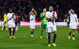 باريس سان جيرمان في مهمة استعادة التوازن أمام نيس بعد تعادل لوريان