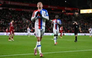 كريستال بالاس يواجه برايتون في مباراة حاسمة بالدوري الإنجليزي