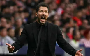 تشولو سيميوني.. 13 عامًا من المجد والوفاء مع أتلتيكو مدريد قبل مواجهة سانت جيلواز