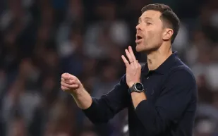 التوتر يسيطر على علاقة ألونسو بلاعبي ريال مدريد بعد واقعة "أرنولد"