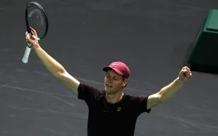 بعد استعادته صدارة التصنيف العالمي.. كم تبلغ ثروة يانيك سينر؟