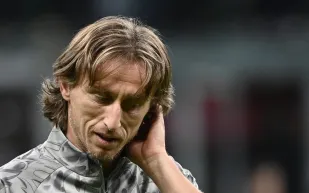 مودريتش يختار أعظم 5 لاعبين في التاريخ ويثير الجدل بالقائمة